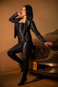 Lotie_Cox No soy la fantasía, soy el peligro Pic 6