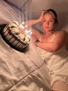 Sara_Cute23: HAPPY BIRTHDAY TO ME 🎂 ( 2 фото)