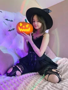 Mary_uw Happy Halloween with the little witch! Pic