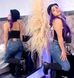 Brenda_Garcia sexy purple hair girl hot Foto 8