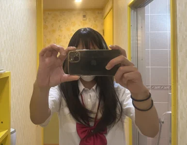 yui-072 Public Pic 2