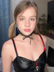 📕YOUR SCHOOLGIRL📕 de NothingFreya  4 Imagens