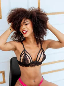 NaomiSteward: I'm exploiting my sensuality 🥵🔥 ( 4 фото)