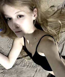 Vi6ginbabe Public Pic 4