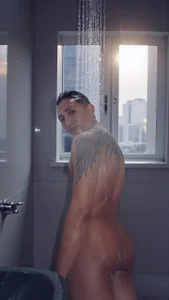 oliver_mr_ bathroom task 🛀🏽🫠 Pic 4