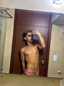 Violet_Dream2 This summer has me very hot 😈 圖片 6