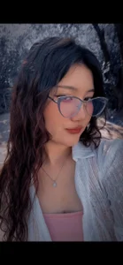 JenniferWallace 💕 I love my new look—a little intellectual, a little cute, and so *me* ✨🤍  2টি ছবি
