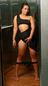 Hilary_Smile_ Do you go up with me or do you prefer to see me go up alone... without clothes  3টি ছবি