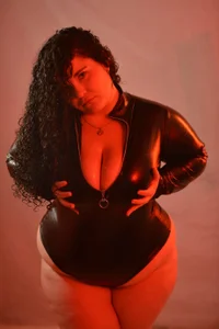 Reichel05_ my body in latex Gambar 5