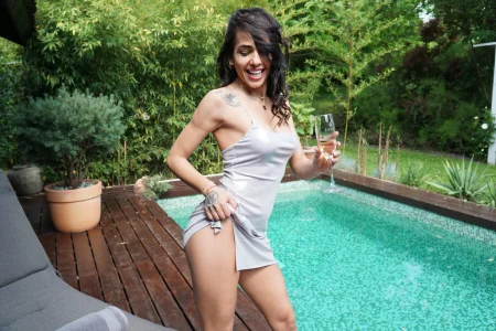 PlayfulShow dinner date Pic 8