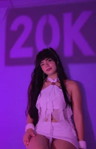 chloe_larson NOW WE ARE 20K Immagine  3