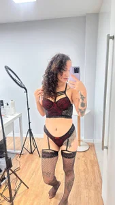 Sally_Diazz black & red Pic 4