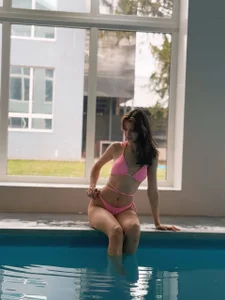 LouiseChavezlets swim together图片 5