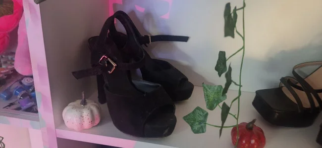 Heels od Holy_Mistress_S  4 snímek