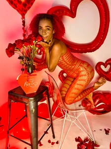 Brithanyslim 🔥 “San Valentín es más caliente cuando lo celebramos juntos.” 💘 圖片 4