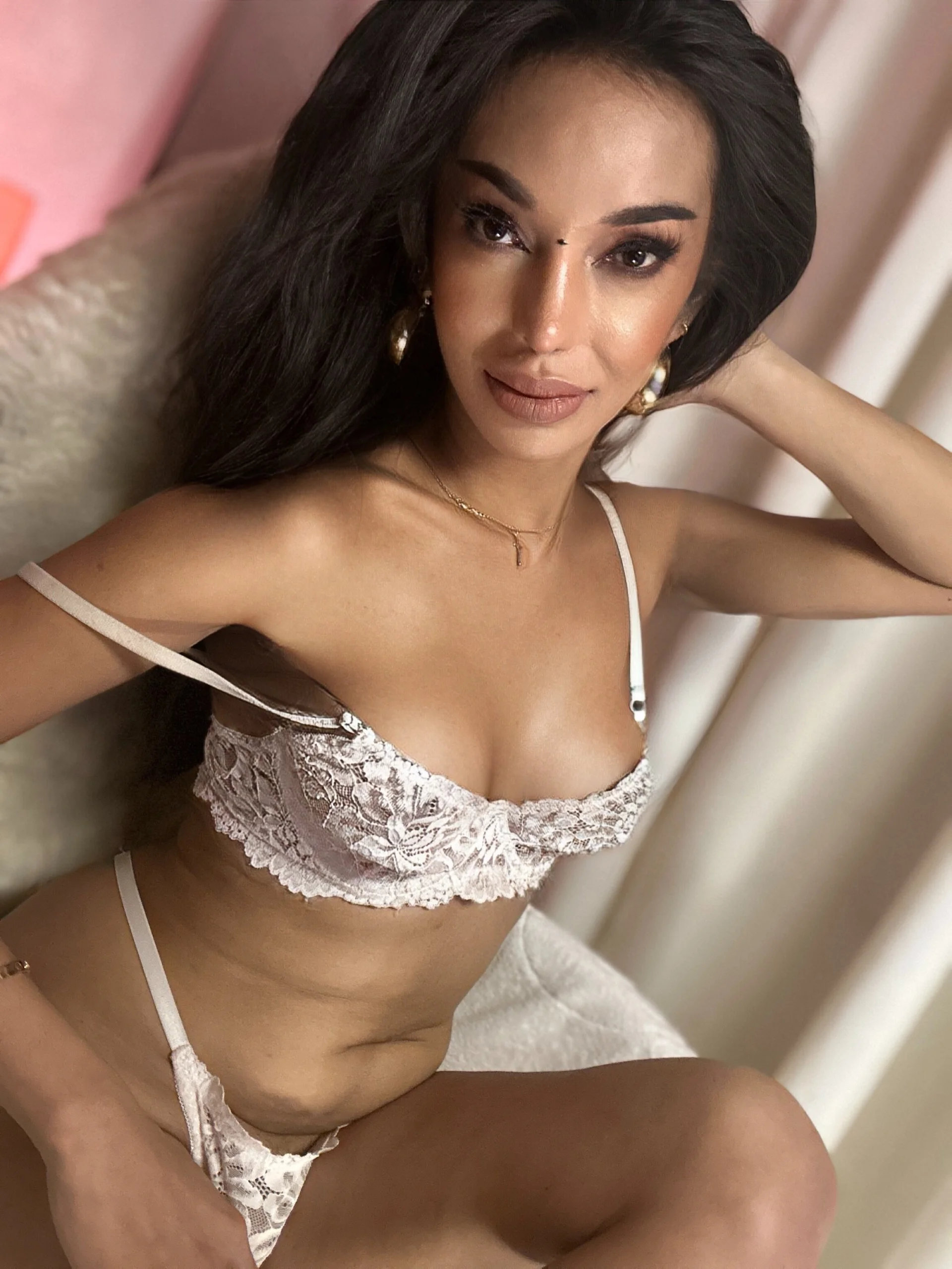 ValeriaDion Public Hình 2