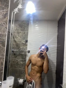 Marcus_Moreno: shower ( 2 фото)