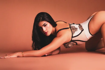 Antonellaparis_ elegance and sensuality on the surface 👄 Immagine  7