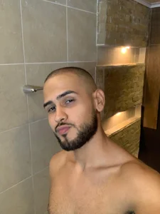 Marcus_Solersome in the bathroom 😛图片 6