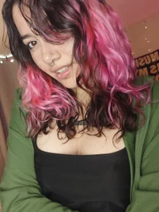 _zephyr_ Green look beautiful with pink ♥️ Pic 8
