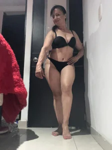 Zdjęcia clara_heat Dark, safe… unforgettable 🖤:  5