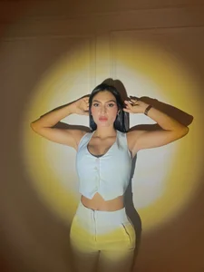 AbbyDalton Catching lights, not feelings Immagine 