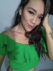 dalila_salazar Me in green lol Foto 2