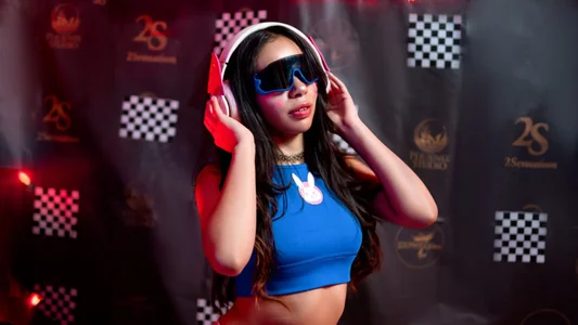GoddessJulieta_ Sexy career girl 🏁 Pic