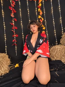 rosse_taylorx1: Trick or treat? I prefer treats... 🎃✨ ( 3 фото)