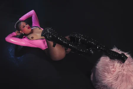 PaulaCamis Latex outfit Foto 4