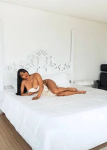 MadeleineSanez Public Pic