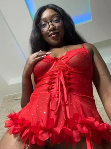 YallianaBrooks Flirty red🤭 Pic 6