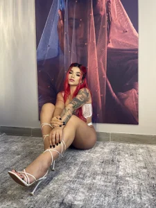 LeaThompson Red Glam Foto 4