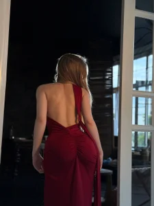 DebraSchneider: Do you like giving girls flowers?✨ ( 4 фото)