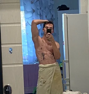 gwinbladee Public  3টি ছবি