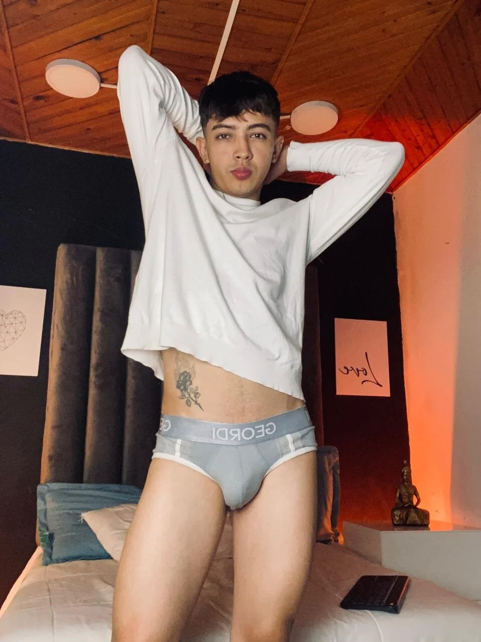 Lian_Miller1_ 热门图片 9599