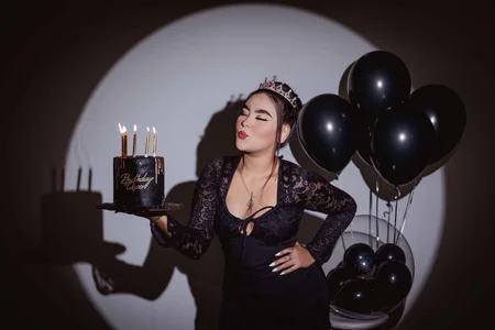 Emily_Black1のHappy 21st Bday, Emily!! 🥳の 5枚の写真