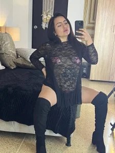 ZaraVesari: something happened here 💜 ( 2 фото)