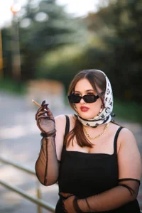 Queen_Monica_ Public slika 5