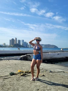 JulietaReyess Vacations 🌴🌊🌸  6টি ছবি