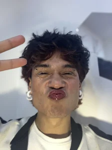 ronald_thompson20 Yo con el cabello largo -Me with long hair Pic 3