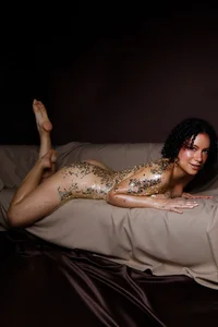 cailynhot Golden girl 圖片