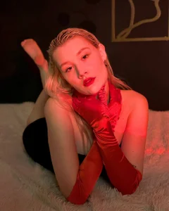 _Anna_Nolan_ kullanıcısının Red queen in light albümü -  fotoğraf