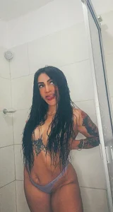 ArianaRosee_ bathing this body 🔥 Pic