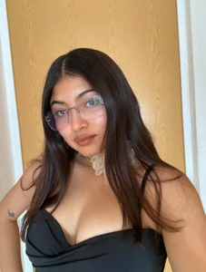 2323_Juls Public Pic