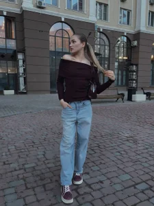 JulieLupoSometimes the soul craves a simple walk through the evening city🌃🤭 Bild 2