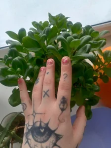 I also love growing houseplants! 🌱 de MarcyBright Foto 2
