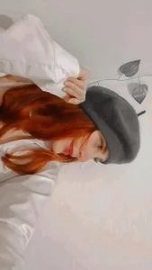 Un homme aime une femme et l'embrasse : de ce baiser naît le monde de IsaBaileys_  2 Imagens