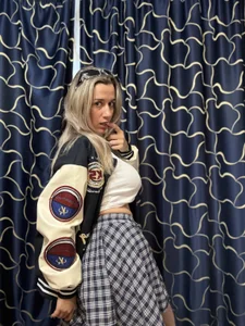 MaryBennetts Tits are like two guards at the gates of sin Foto 2