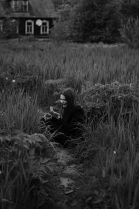 AnnWaddie dark vibe  4টি ছবি